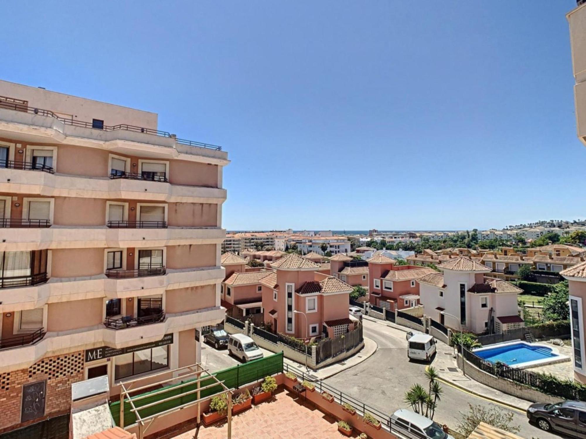 Con Terraza Y Piscina *