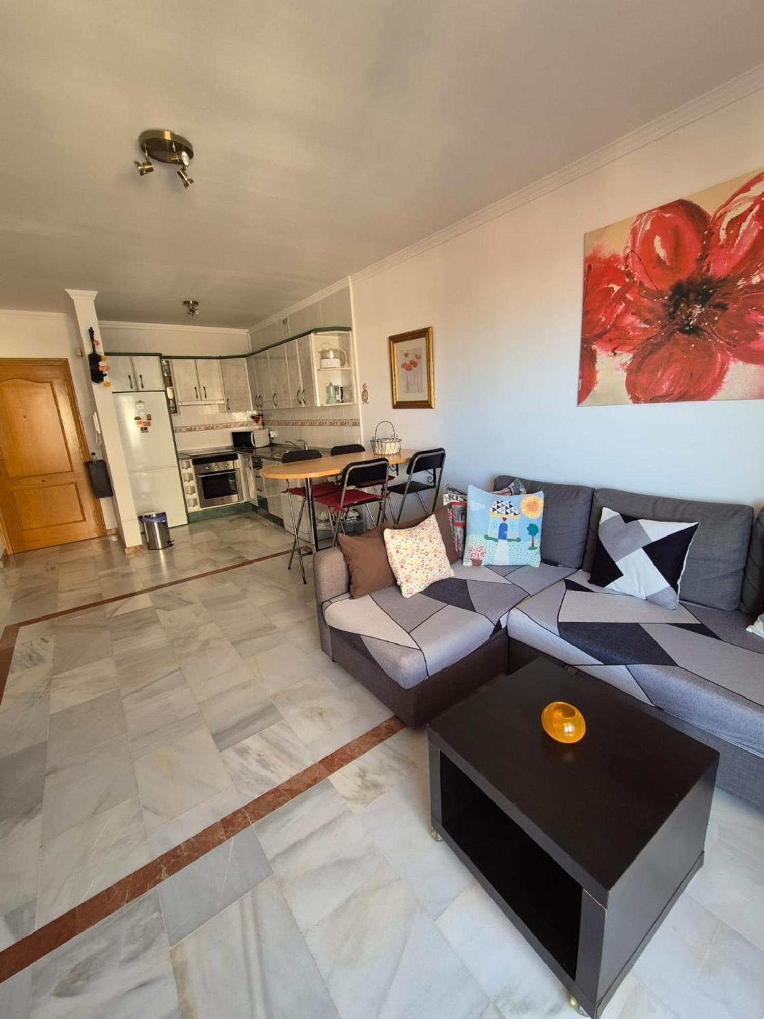 Con Terraza Y Piscina Apartment